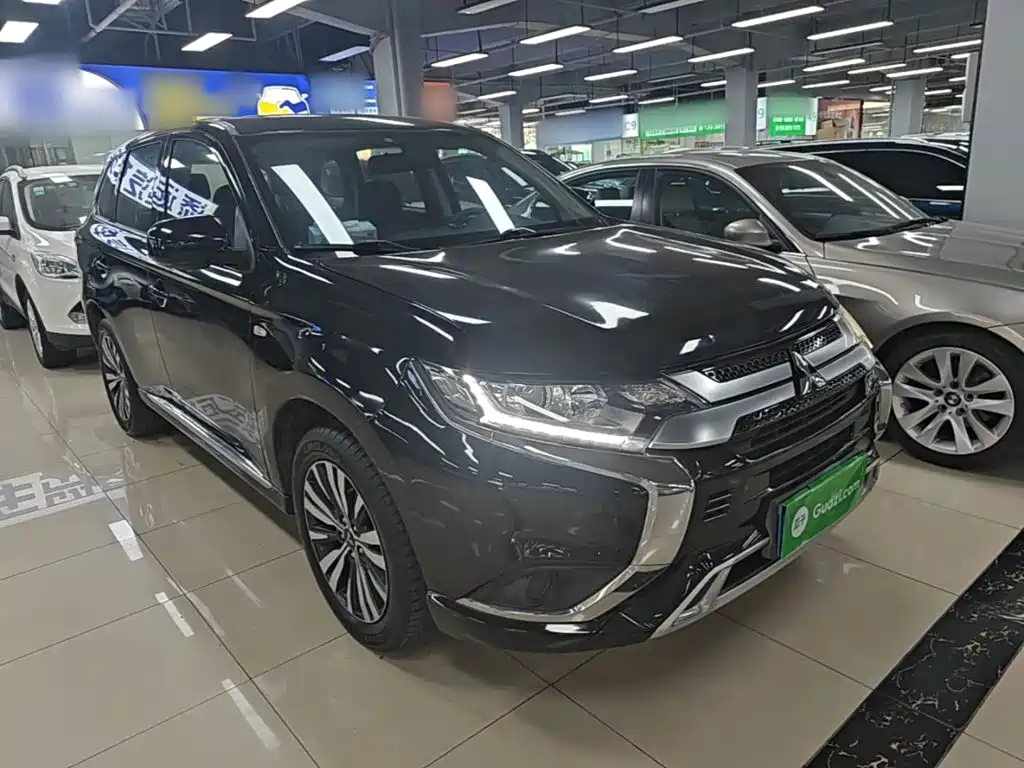 Mitsubishi Outlander — фото 4