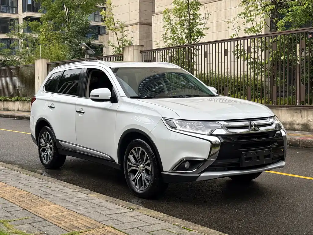 Mitsubishi Outlander — фото 3