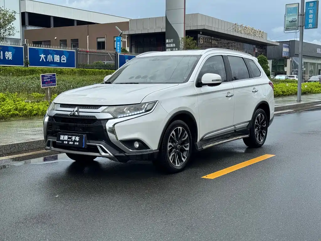 Mitsubishi Outlander — фото 3