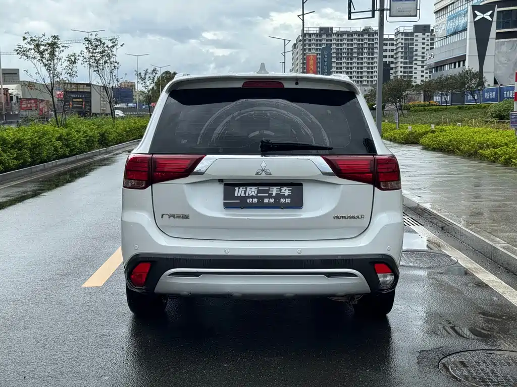 Mitsubishi Outlander — фото 5