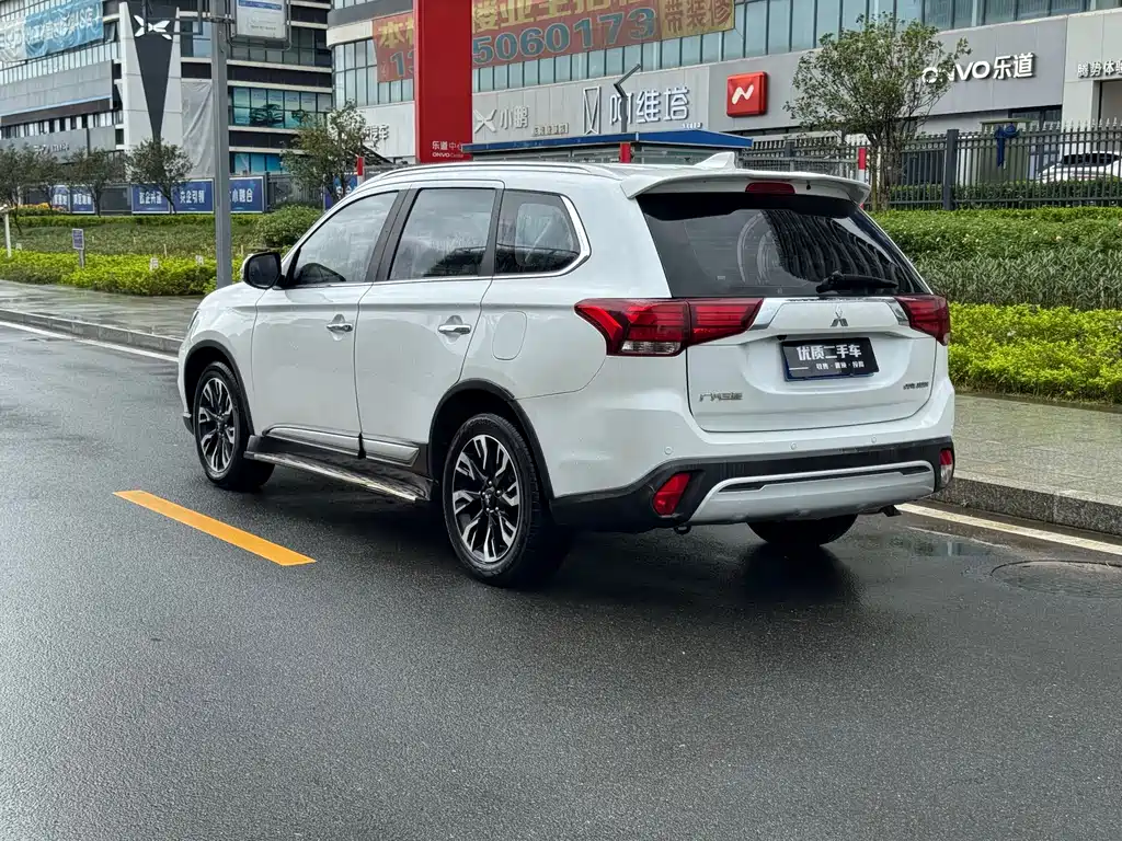 Mitsubishi Outlander — фото 6