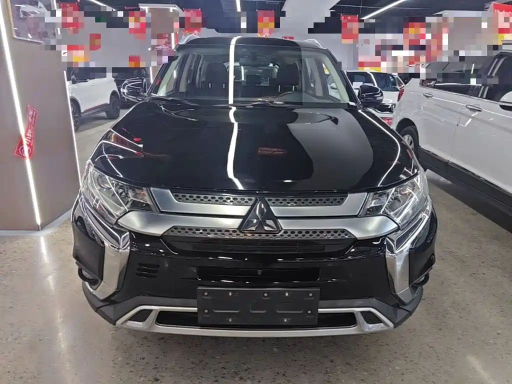 Mitsubishi Outlander — фото 3