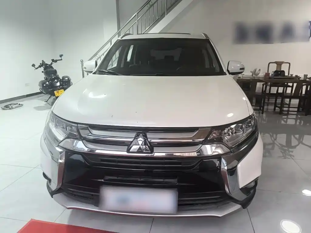 Mitsubishi Outlander — фото 3