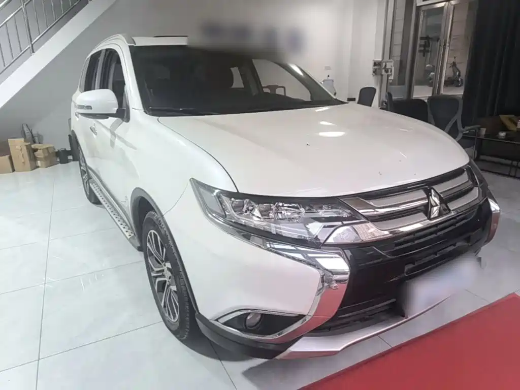 Mitsubishi Outlander — фото 4