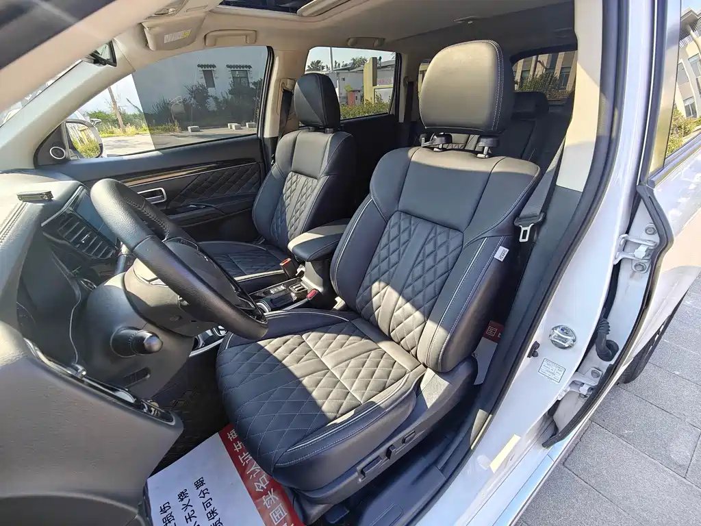 Mitsubishi Outlander — фото 16