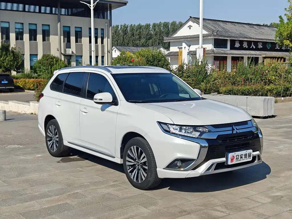 Mitsubishi Outlander — фото 3
