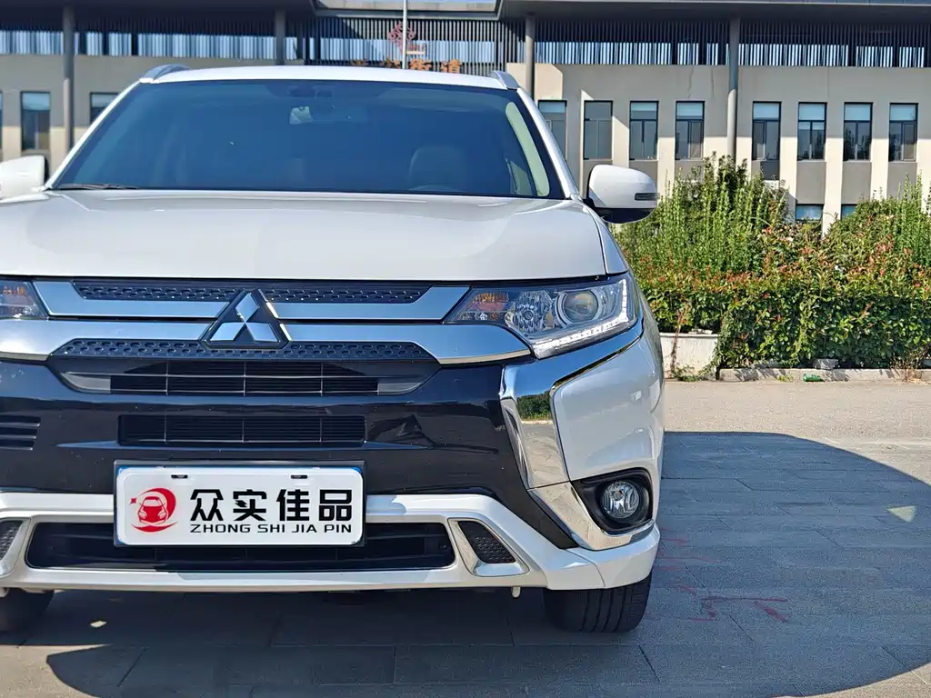 Mitsubishi Outlander — фото 24