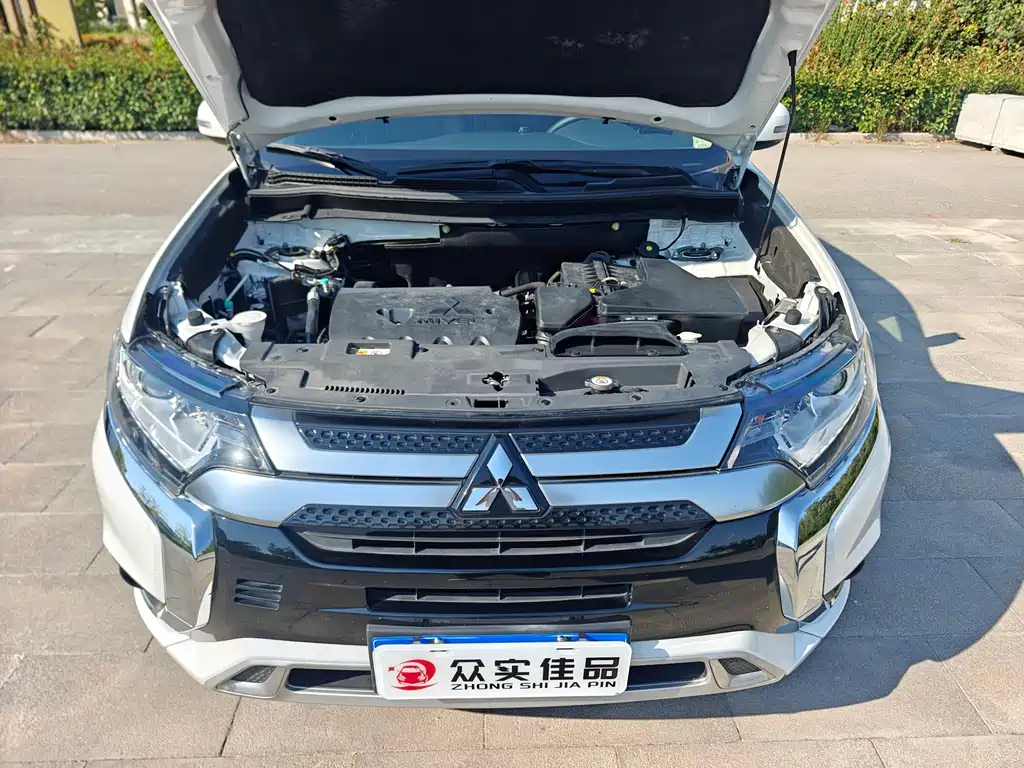 Mitsubishi Outlander — фото 25