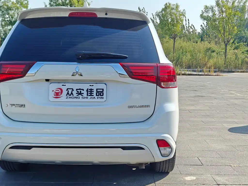 Mitsubishi Outlander — фото 26
