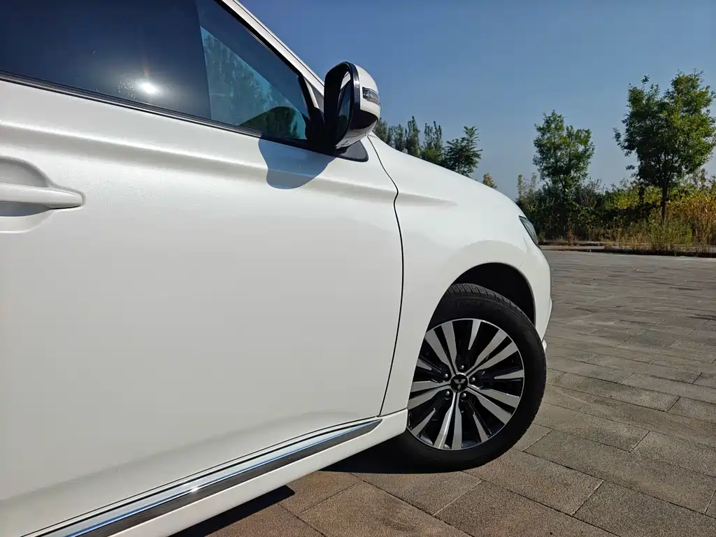 Mitsubishi Outlander — фото 28