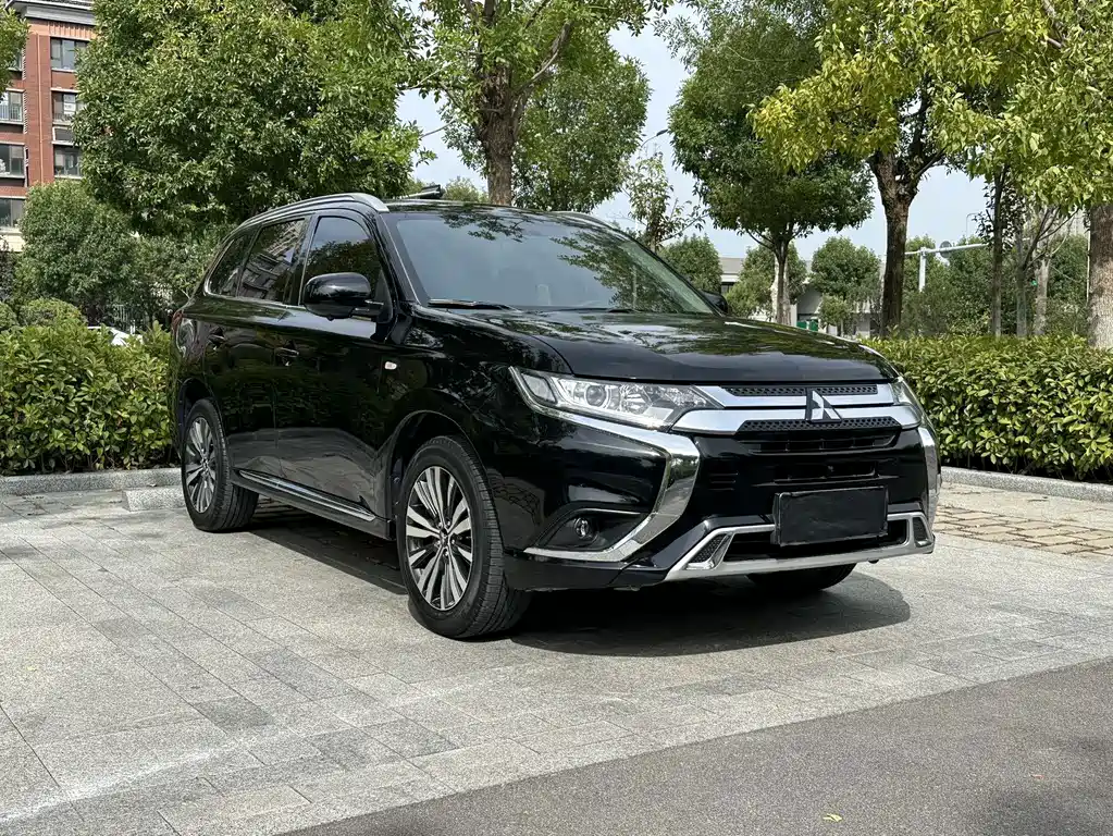 Mitsubishi Outlander — фото 3