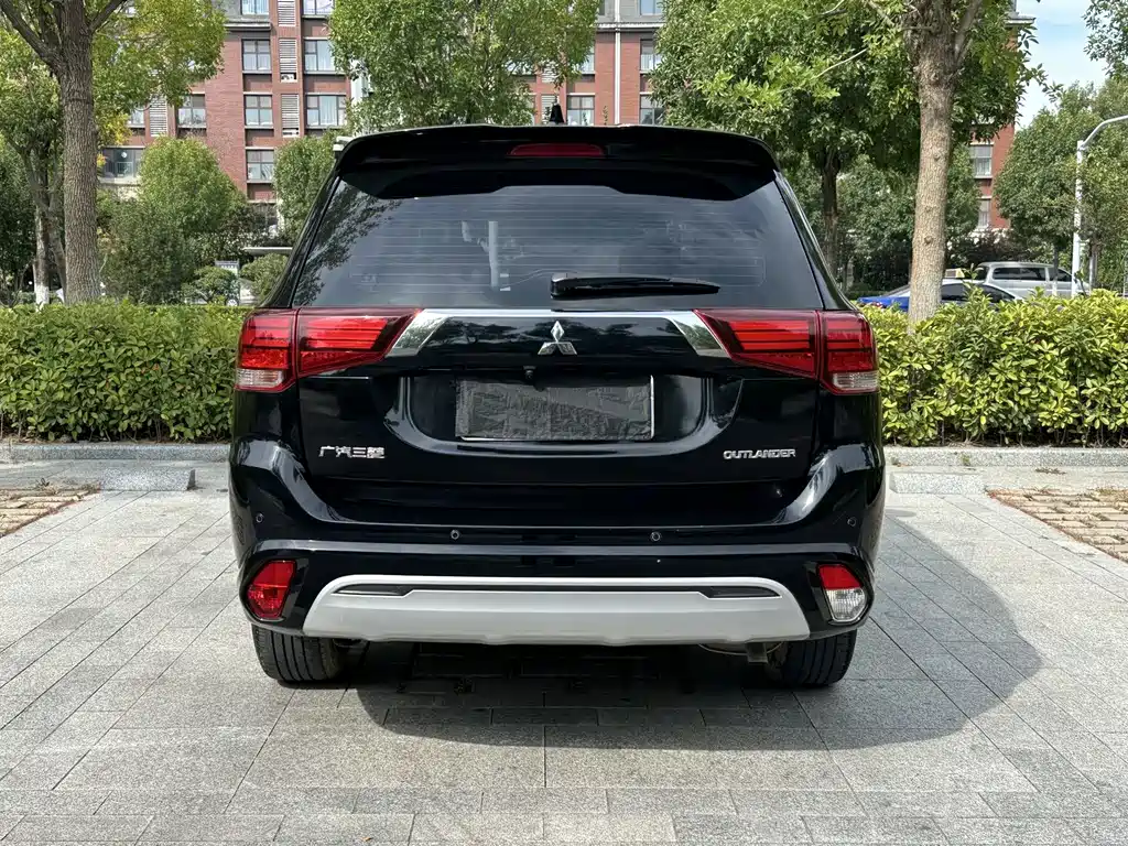 Mitsubishi Outlander — фото 5