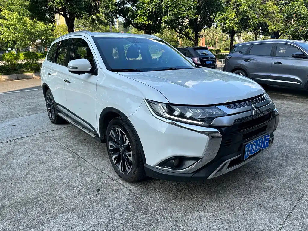 Mitsubishi Outlander — фото 3