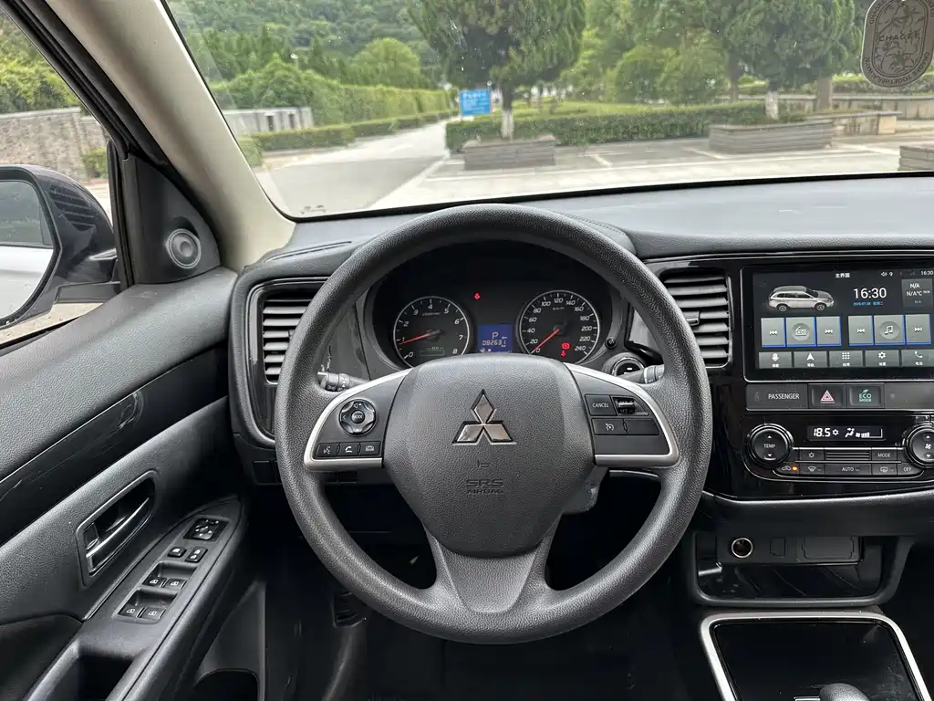 Mitsubishi Outlander — фото 9