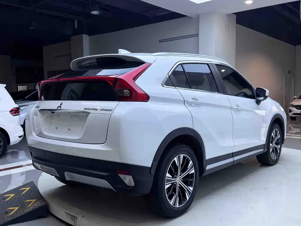Mitsubishi Eclipse Cross — фото 5