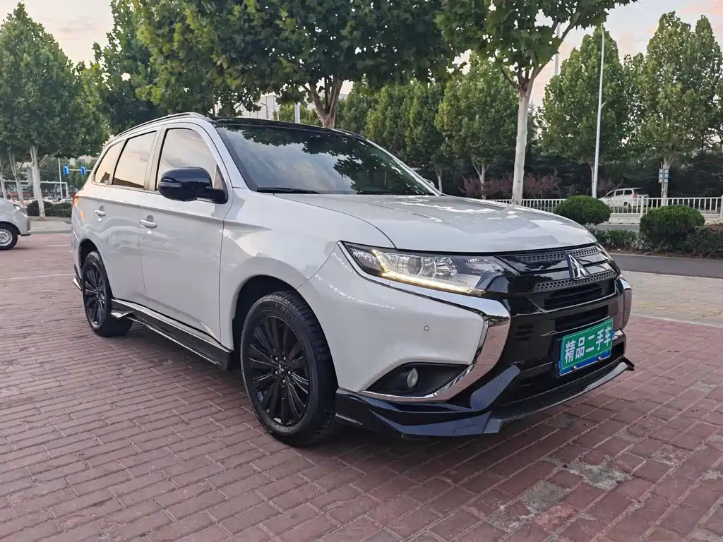 Mitsubishi Outlander — фото 3