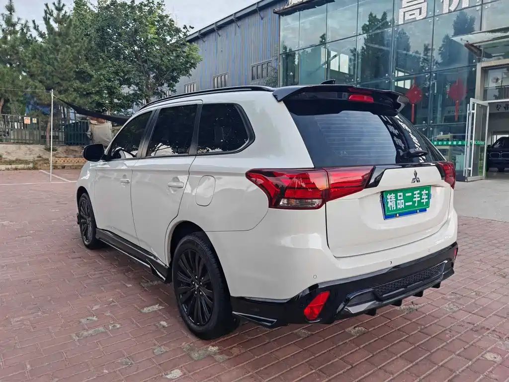 Mitsubishi Outlander — фото 4