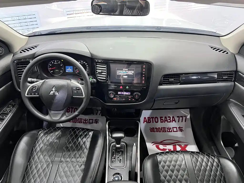 Mitsubishi Outlander — фото 14
