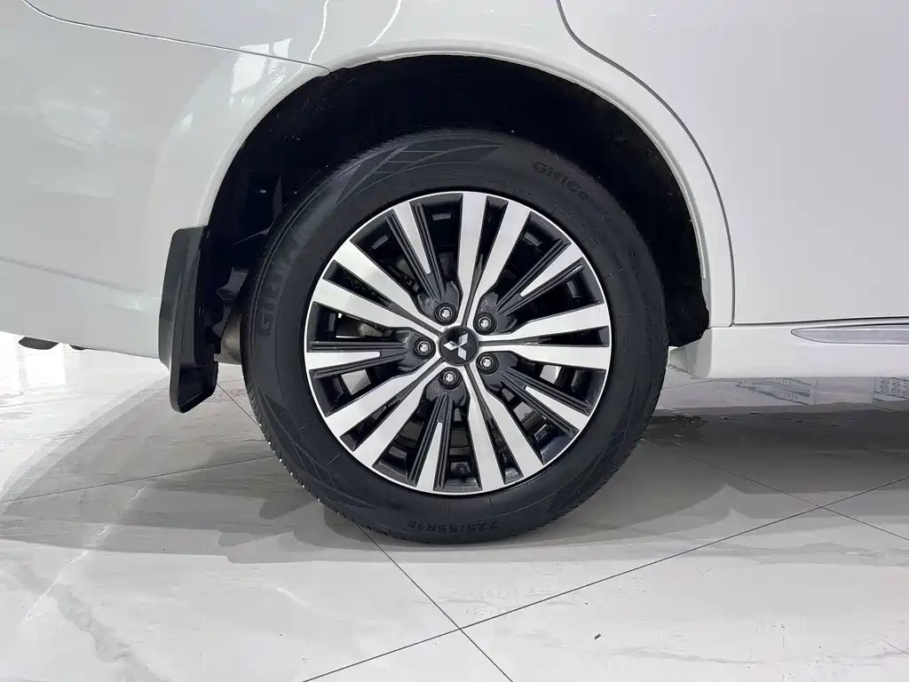 Mitsubishi Outlander — фото 17