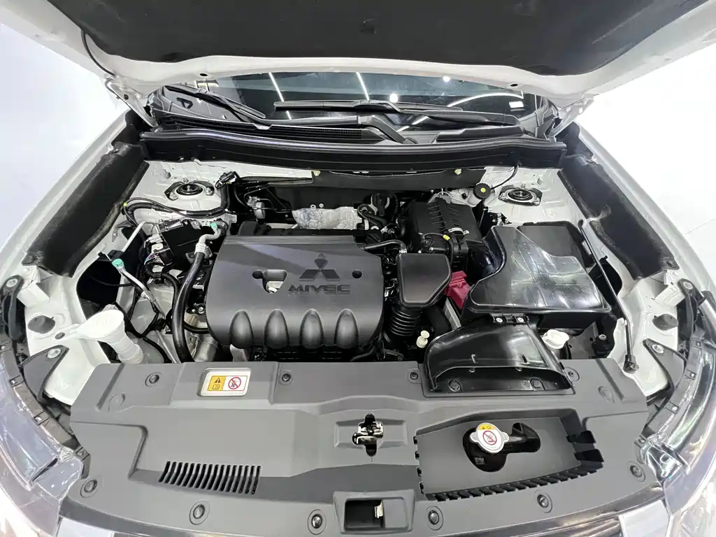 Mitsubishi Outlander — фото 18