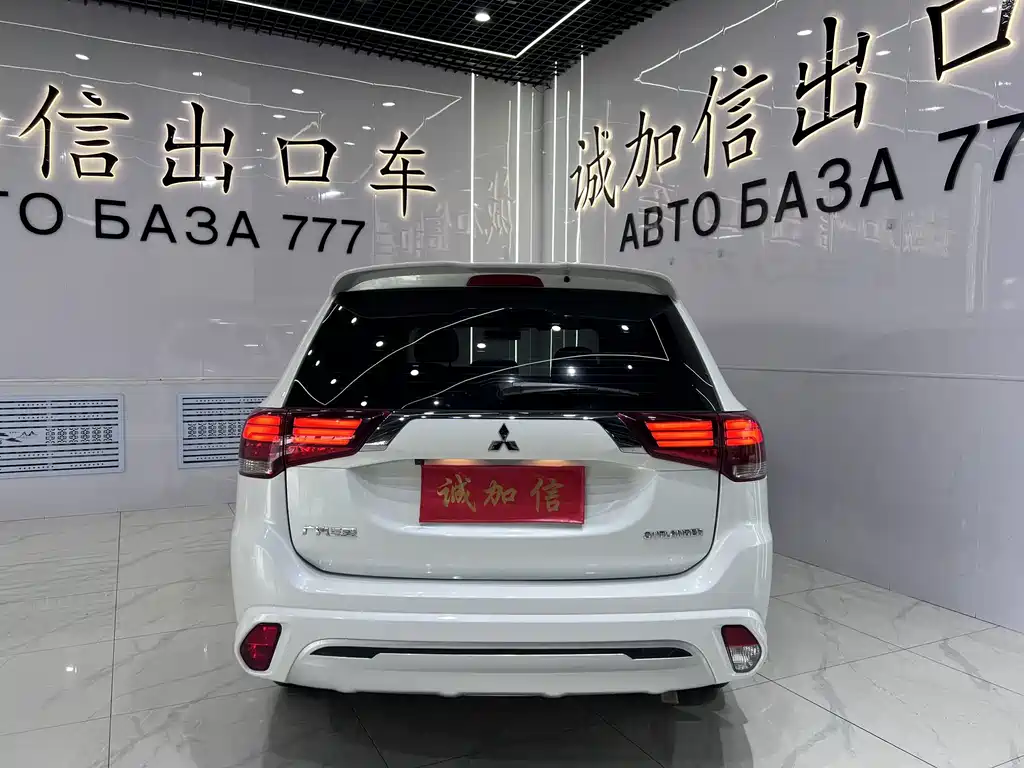 Mitsubishi Outlander — фото 5