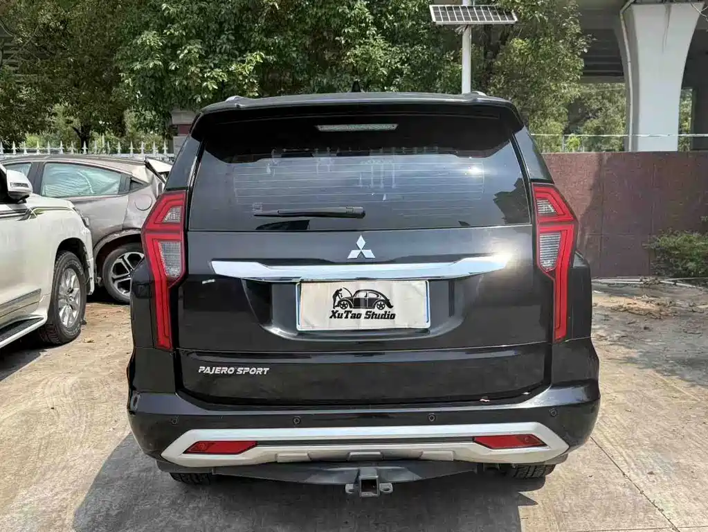 Mitsubishi Pajero Sport (Import) — фото 9