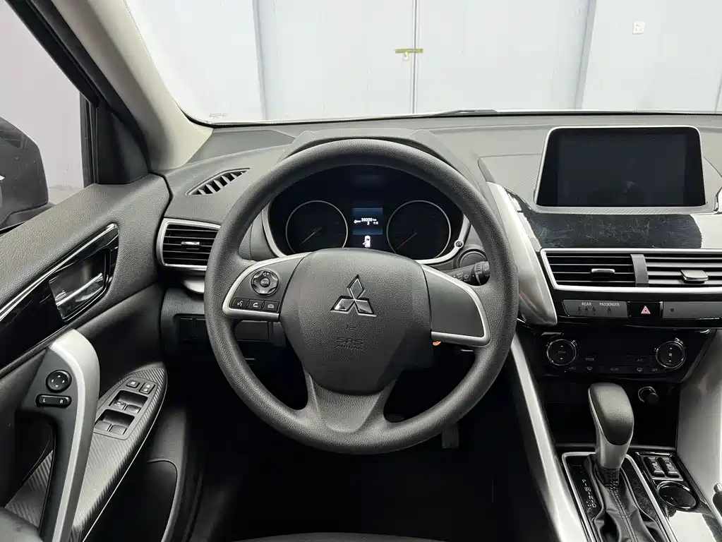 Mitsubishi Eclipse Cross — фото 10