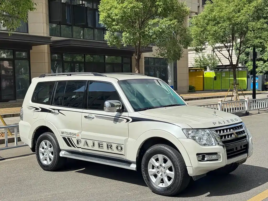 Mitsubishi Pajero (Import) — фото 3