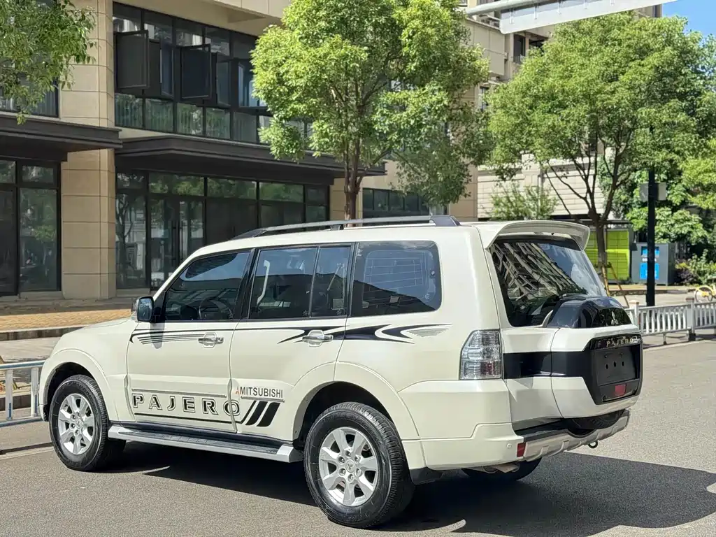 Mitsubishi Pajero (Import) — фото 6