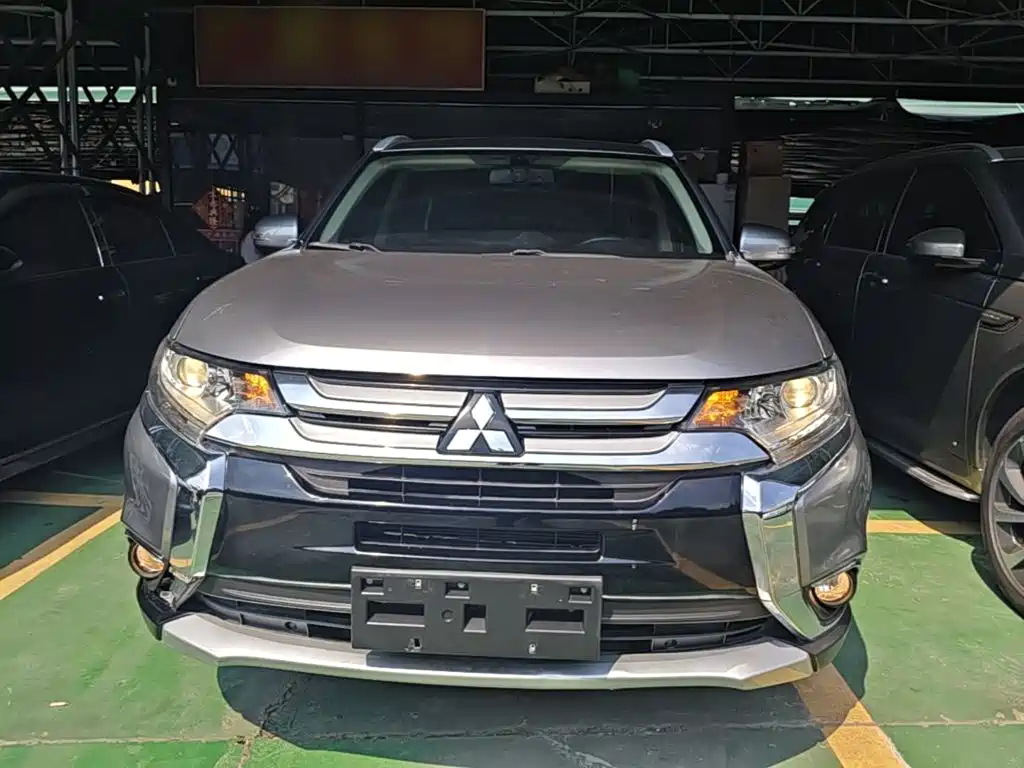 Mitsubishi Outlander — фото 3