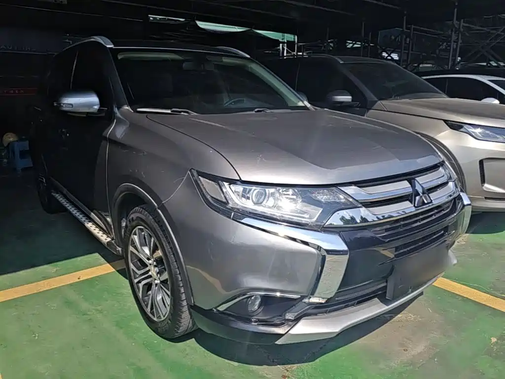 Mitsubishi Outlander — фото 4