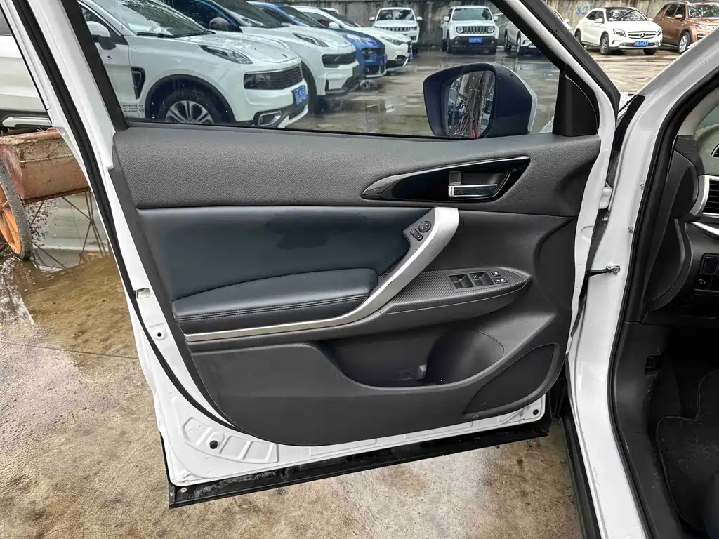 Mitsubishi Eclipse Cross — фото 4