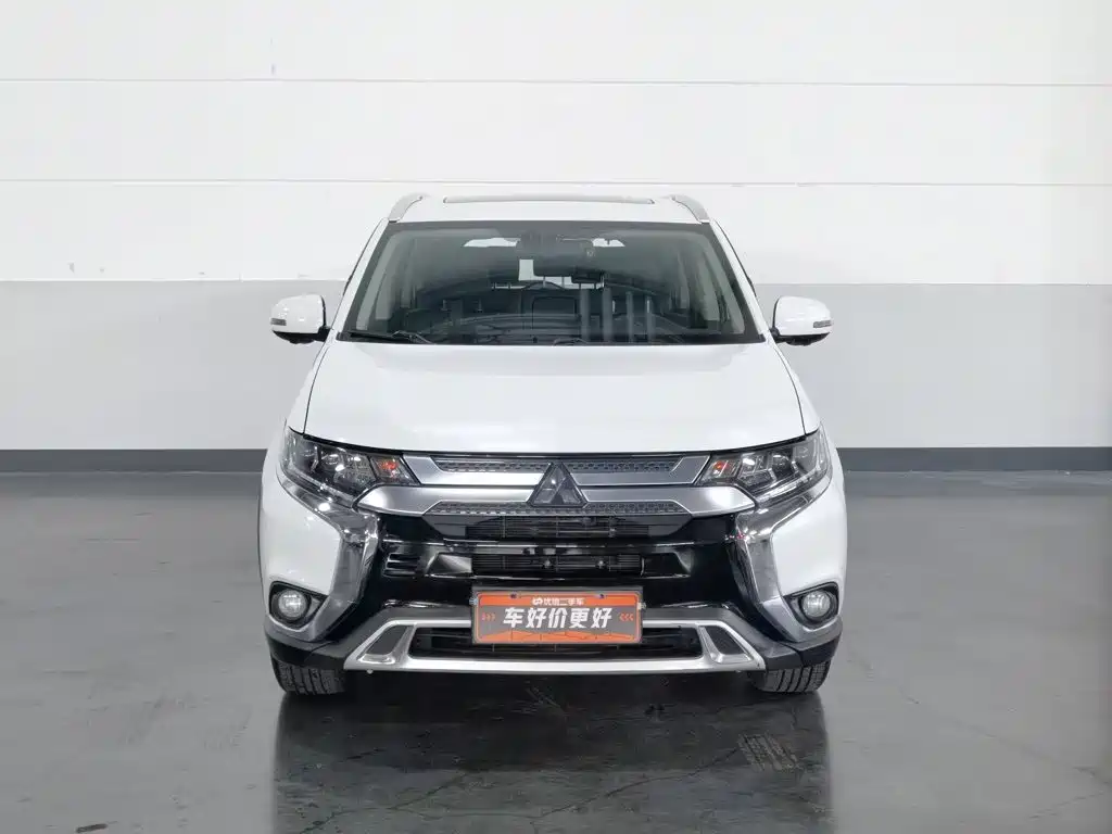 Mitsubishi Outlander — фото 3