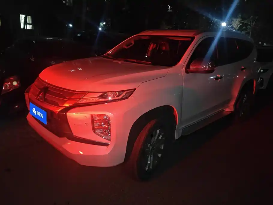Mitsubishi Pajero Sport (Import)
