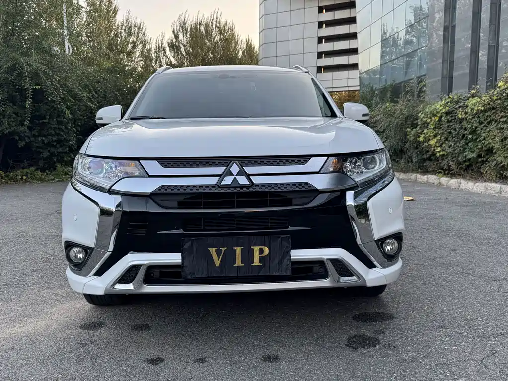 Mitsubishi Outlander — фото 3