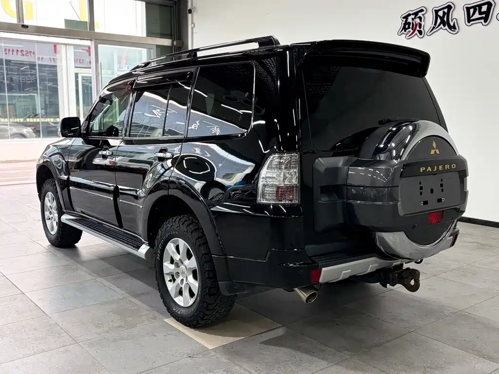 Mitsubishi Pajero (Import) — фото 3