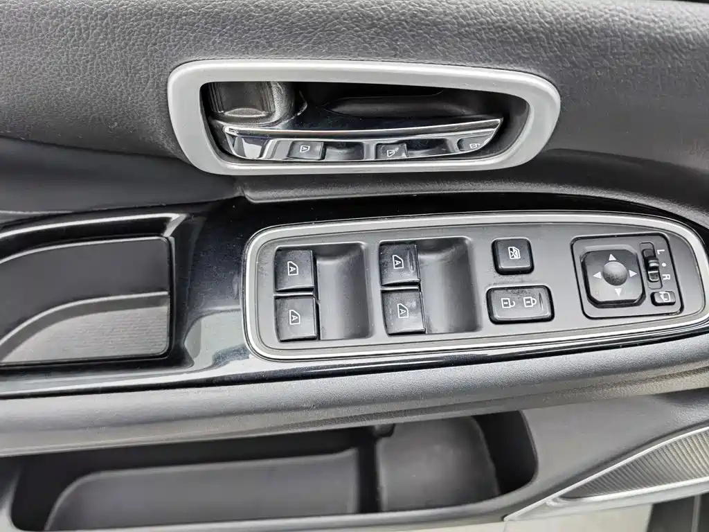 Mitsubishi Outlander — фото 9