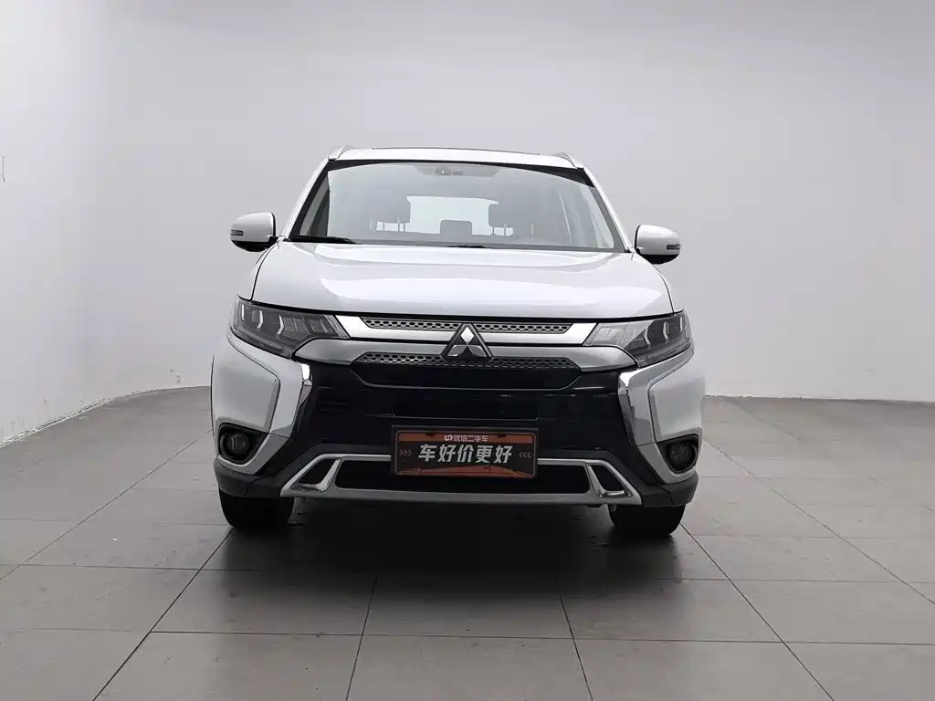 Mitsubishi Outlander — фото 3