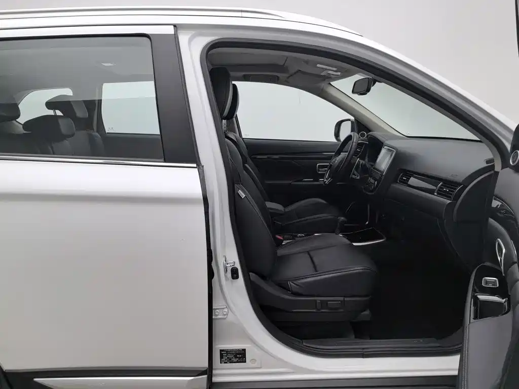 Mitsubishi Outlander — фото 23