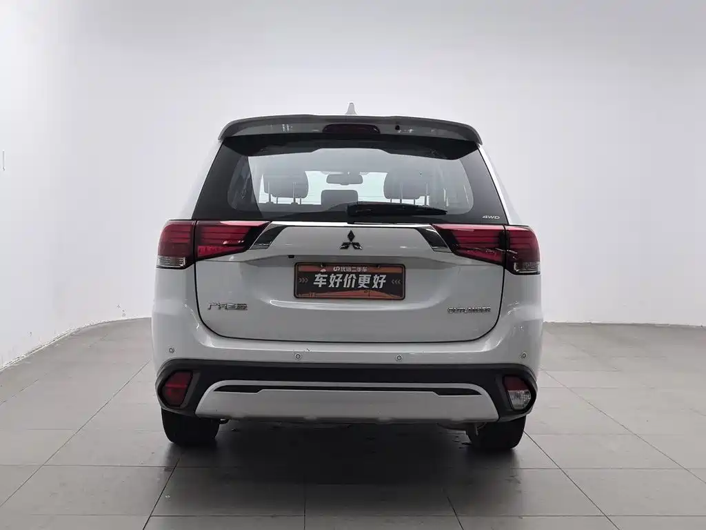 Mitsubishi Outlander — фото 4