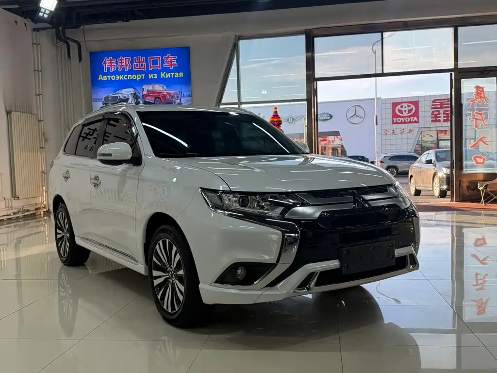 Mitsubishi Outlander — фото 3
