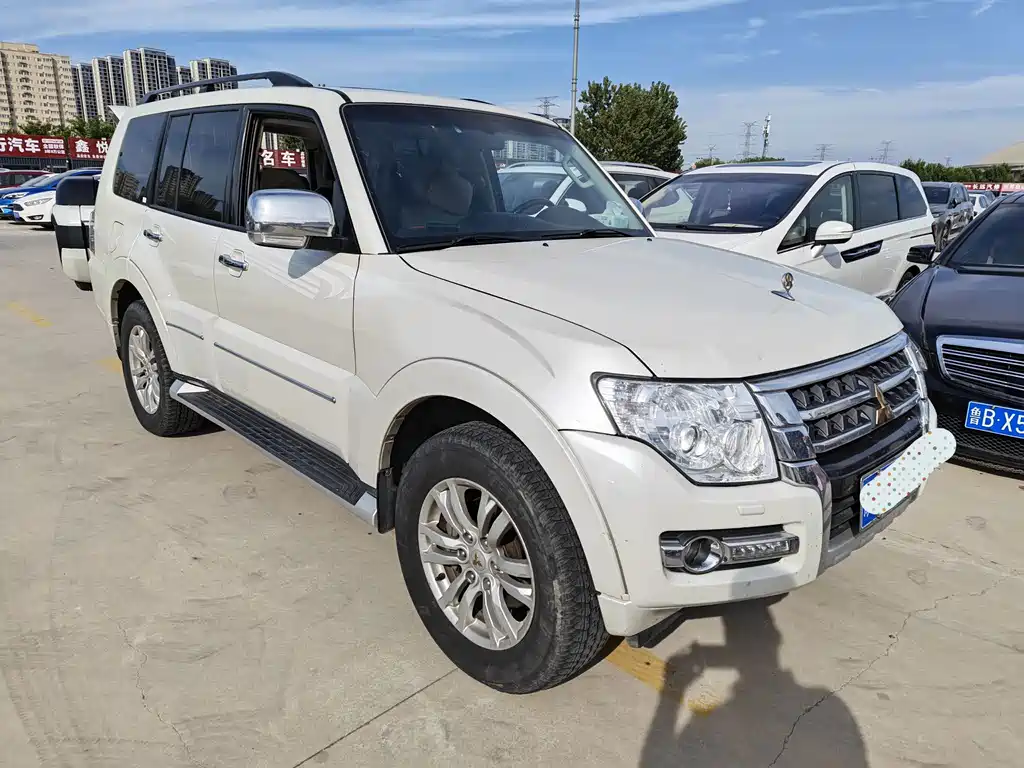 Mitsubishi Pajero (Import) — фото 3