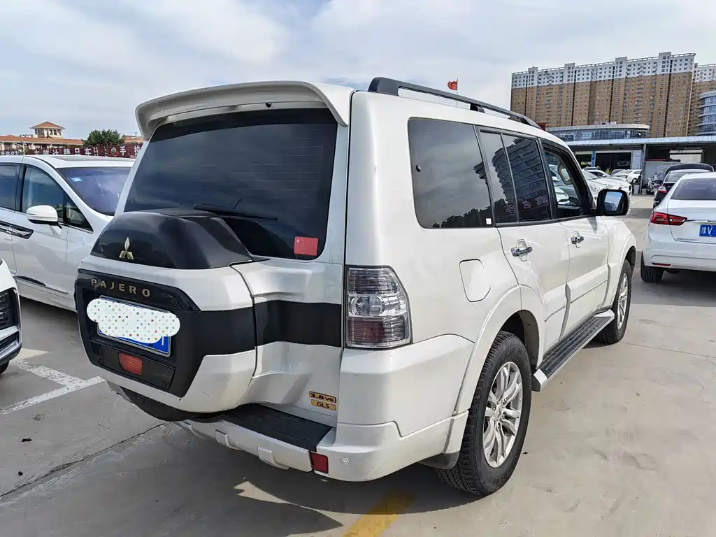 Mitsubishi Pajero (Import) — фото 5