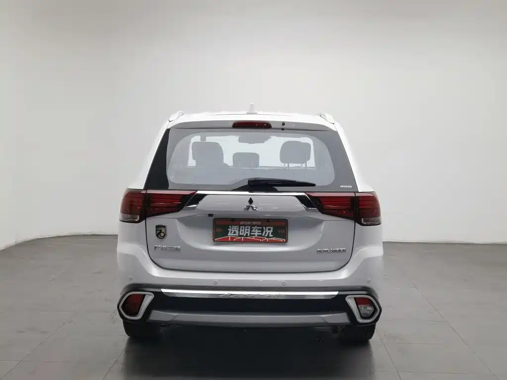 Mitsubishi Outlander — фото 4