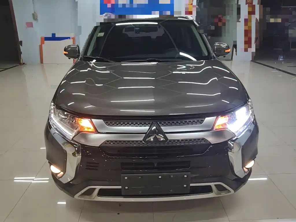Mitsubishi Outlander — фото 3