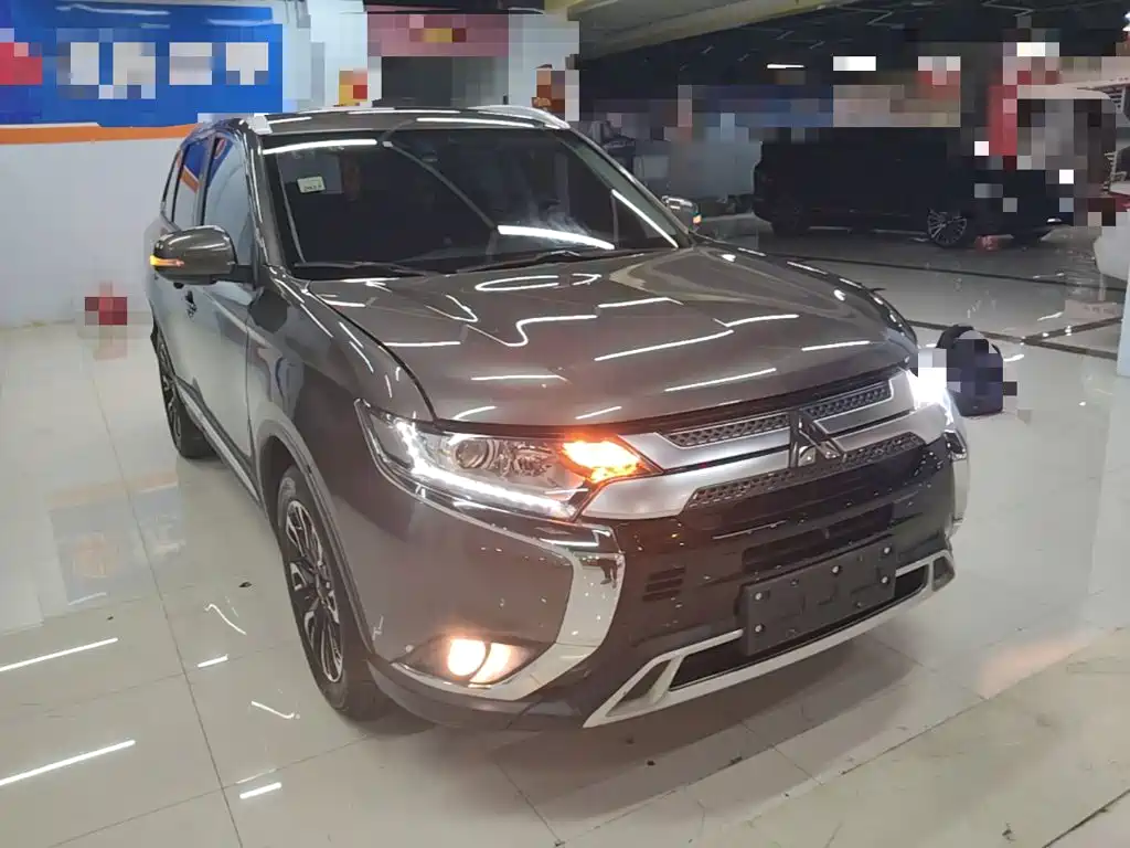 Mitsubishi Outlander — фото 4