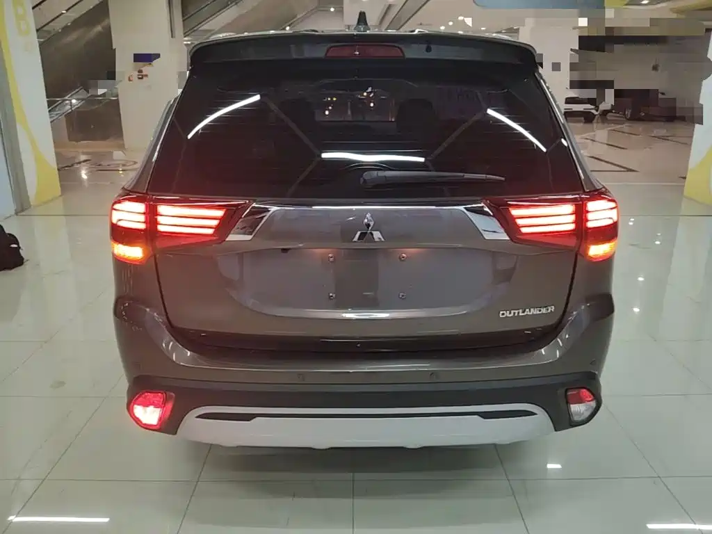 Mitsubishi Outlander — фото 6