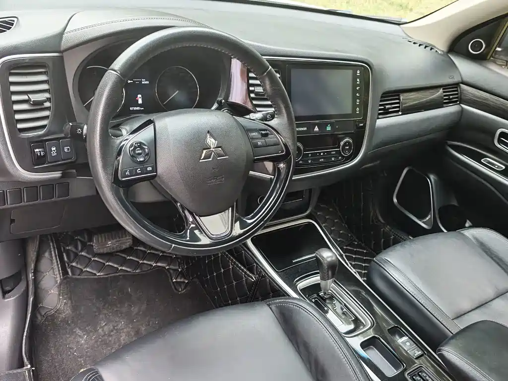 Mitsubishi Outlander — фото 5