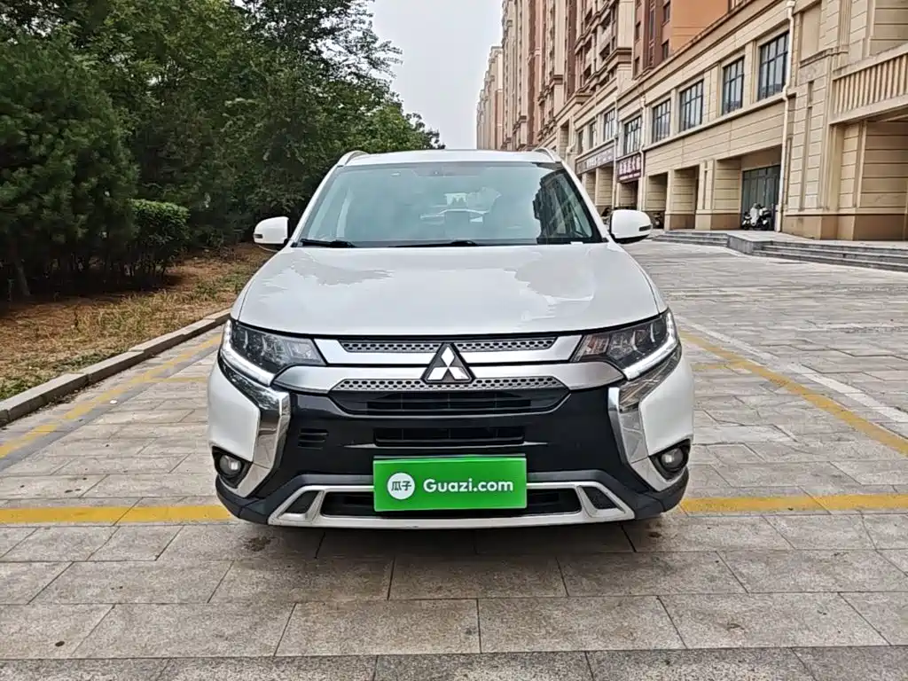 Mitsubishi Outlander — фото 3