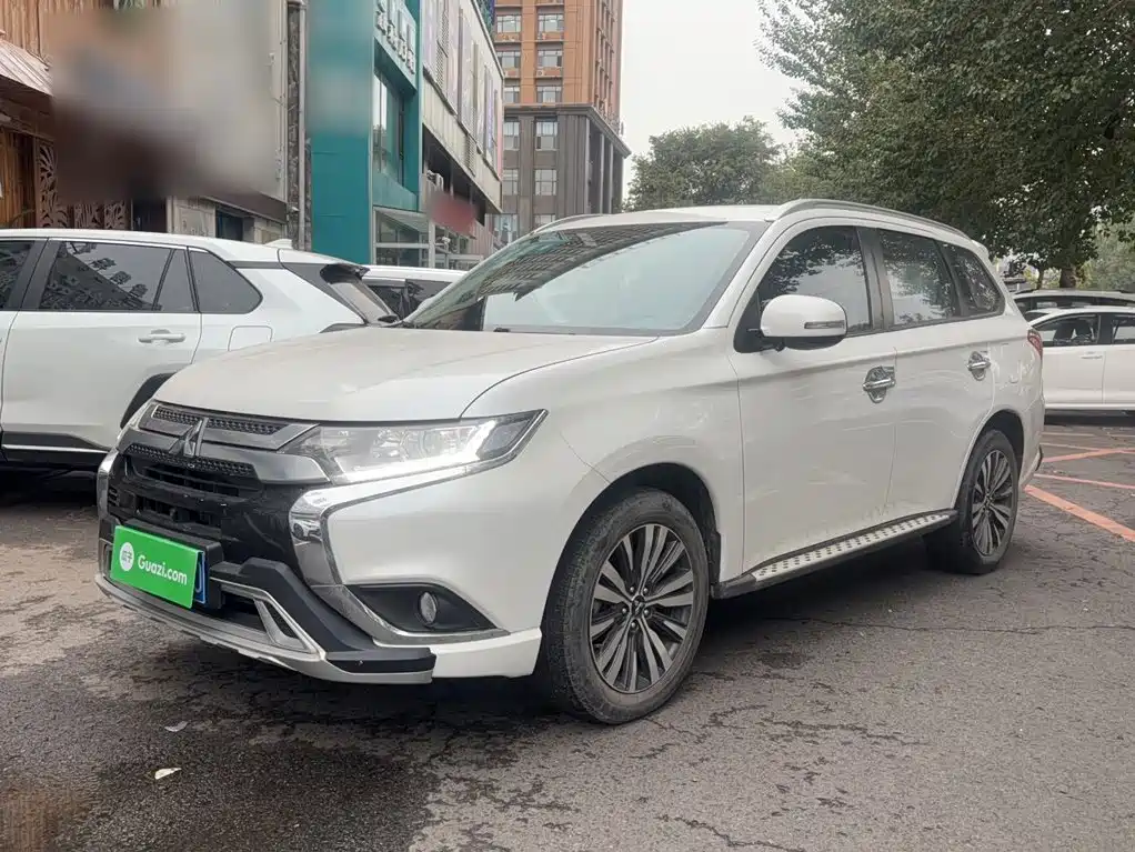 Mitsubishi Outlander — фото 7